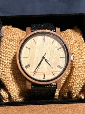 **NEW** AVANT WOOD 40mm men’s wood watch w/ walnut case &  leather band